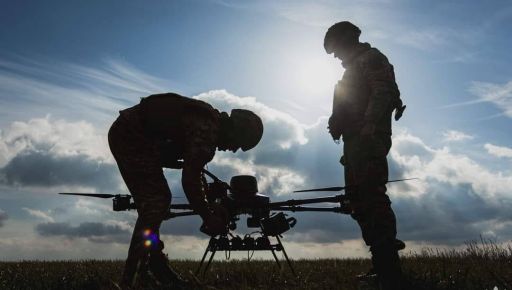 В Харьковской области FPV-дрон Гвардии наступления уничтожил 2 солдат рф: Кадры с воздуха