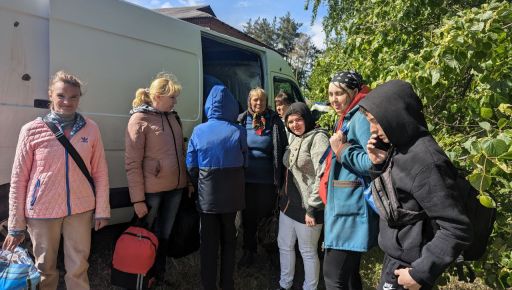 Волонтеры показали, как проходит эвакуация граждан на Харьковщине