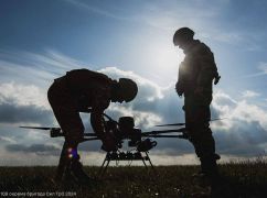 Прикордонники показали, як палять склади окупантів у полях на Харківщині