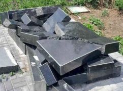 На Харківщині вандали знищили могилу матері загиблого захисника (ФОТОФАКТ)