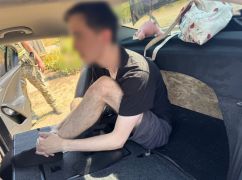 Житель Харківщини за 8 тис. доларів намагався виїхати з України у багажнику авто