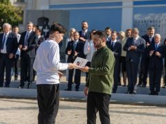 Син бійця харківської бригади отримав паспорт громадянина України з рук президента