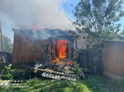 Рятувальники показали наслідки дронової атаки на приватні будинки у Харківській області