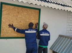 На Харьковщине показали, как латают разбитые россиянами дома