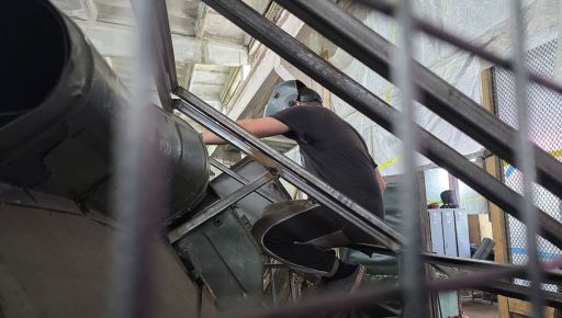 Слобожанские бойцы показали, как восстанавливают технику после вражеских обстрелов на Харьковщине