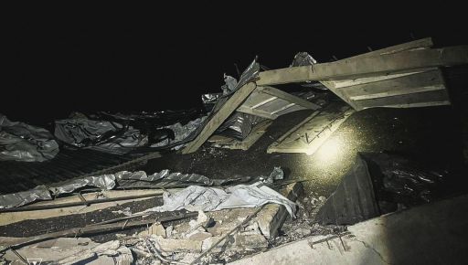 На Харківщині через російський удар горіло агропідприємство: кадри ліквідації пожежі