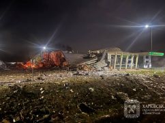 На Харківщині внаслідок авіаудару по АЗС постраждали 8 людей: кадри з місця влучання