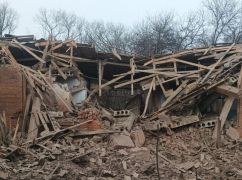 Оккупанты сбросили три авиабомбы на село в Харьковской области: фото последствий