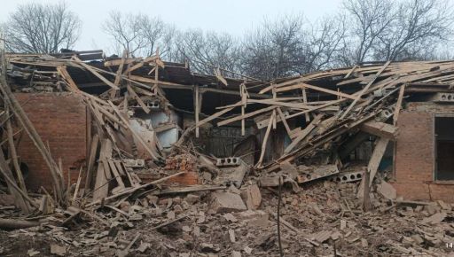 Окупанти скинули три авіабомби на село у Харківській області: фото наслідків