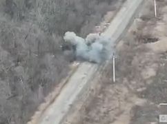 Россияне пытались сжечь гражданское авто на Харьковщине: кадры атаки