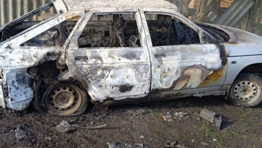 Российский дрон уничтожил автомобиль на Харьковщине: фотографии с места удара