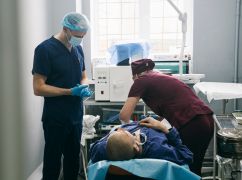 На Харківщині військові на руках винесли з позицій побратима з обмороженими ногами