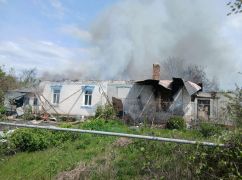Окупанти вдарили по селу на Харківщині двома дронами: спалахнула пожежа