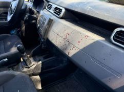 На Харківщині російський дрон атакував авто енергетиків, двоє людей поранено