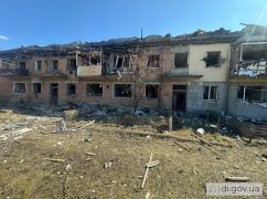 Слатине на Харківщині зазнало масованої атаки: з-під завалів витягли матір з дитиною