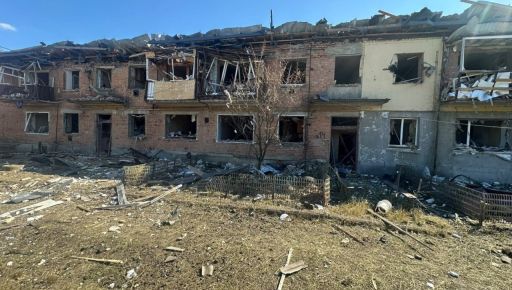 Слатине на Харківщині зазнало масованої атаки: з-під завалів витягли матір з дитиною