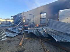 У Барвінковому росіяни атакували фермерське господартсво, сталася пожежа