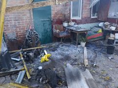 В Харьковской области росийсский дрон залетел во двор дома: фотографии последствий