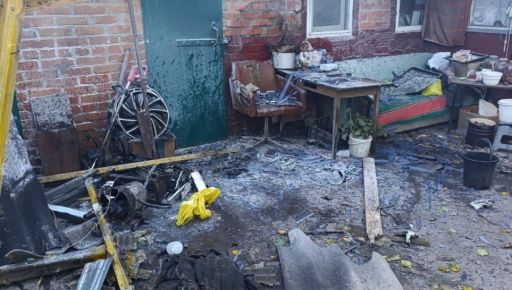 В Харьковской области росийсский дрон залетел во двор дома: фотографии последствий