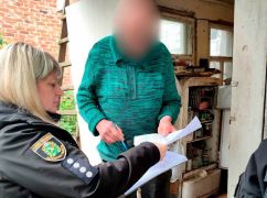У Харкові чоловік погрожував та виганяв з дому власного батька