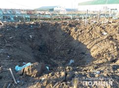 Огромная воронка и разрушенные теплицы: На Харьковщине рашисты "денацифицировали" фермеров