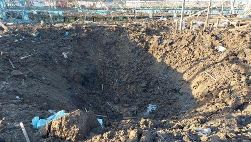 Огромная воронка и разрушенные теплицы: На Харьковщине рашисты "денацифицировали" фермеров