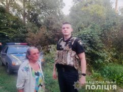 В пригороде Харькова копы разыскали в лесополосе заблудившуюся бабушку