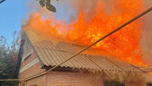 Рятувальники загасили пожежу після обстрілу Чугуївщини: Куди поцілив ворог