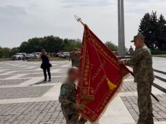 Харківські тероборонівці отримали бойовий прапор від Залужного