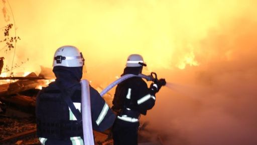 Ночной обстрел Харькова: Масштабный пожар вспыхнул в ресторанном комплексе