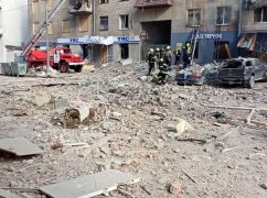 В центре Харькова после удара ракеты спасли трех человек (дополнено)