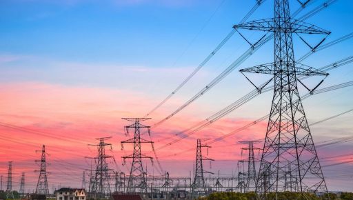 Чекати ще пів місяця: Енергетики назвали орієнтовні дати відновлення електропостачання у Великому Бурлуці