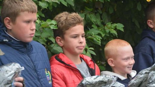 Продавали городину та смаколики: На Харківщині діти зібрали кошти на термобілизну для військових