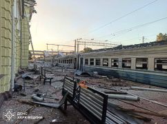 ДСНС показала зруйнований окупантами залізничний вокзал у Лозовій (ФОТО)