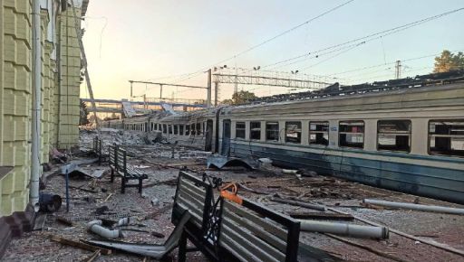 ГСЧС показала разрушенный оккупантами железнодорожный вокзал в Лозовой (ФОТО)