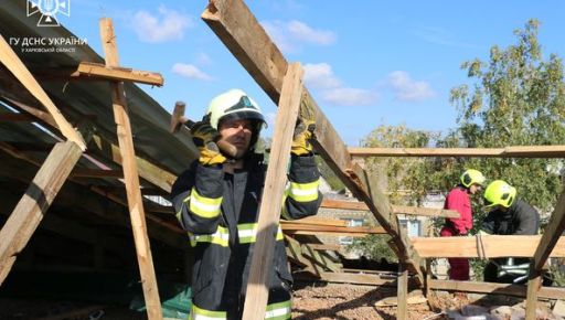 Закарпатські рятувальники показали, як відновлюють житло в деокупованій Балаклії на Харківщині