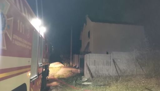 Самостоятельно не справился: Спасатели рассказали, как пострадал владелец дома, горевшего в поселке под Харьковом