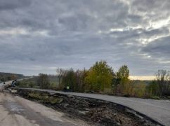 На Харківщині облаштували тимчасову переправу замість зруйнованого неподалік кордону мосту