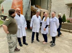 Київські митники передали дві вантажівки медобладнання харківським лікарям