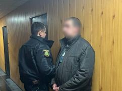 В Харькове копы схватили мужчину, который чуть не зарезал брата посреди улицы
