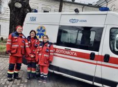 На Харківщині медики "швидкої" витягли з того світу молоду жінку