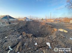 Удар по Липцях на Харківщині: Поліція показала величезну вирву, що утворилася на місці "прильоту"