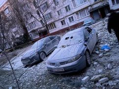 Розбитий дім, уламки ракети і пошкоджені машини: Поліція показала нові фото ракетного удару по Чугуєву