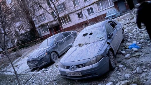 Розбитий дім, уламки ракети і пошкоджені машини: Поліція показала нові фото ракетного удару по Чугуєву