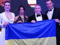 Харків’янка Світоліна продала у Монако прапор з автографом Зеленського, щоб зібрати кошти на генератори