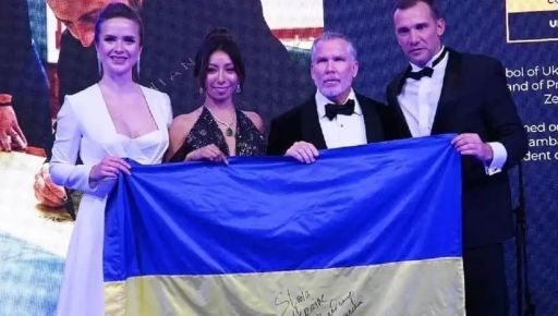 Харків’янка Світоліна продала у Монако прапор з автографом Зеленського, щоб зібрати кошти на генератори