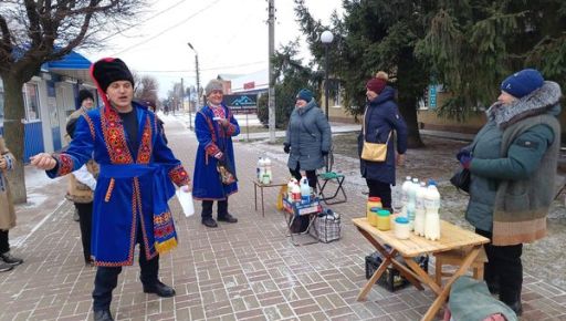 У громаді на Харківщині показали, як засівали, щоб зібрати гроші на квадракоптер для 92-ї ОМБр
