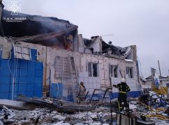 На Харківщині внаслідок обстрілів горіли енергетичний об’єкт і адмінбудівля