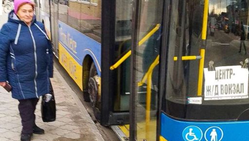В Балаклее вышел на маршрут городской автобус, подаренный винничанами