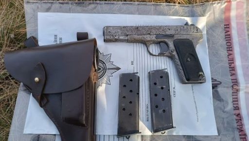 Продавав в Інтернеті і надсилав поштою: Поліція Харківщини викрила торговця зброєю